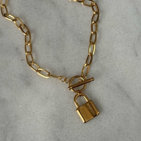 Modest Lu Jewelry - COPY - Gold Chain Link Lock Pendant Necklace 

Brand New